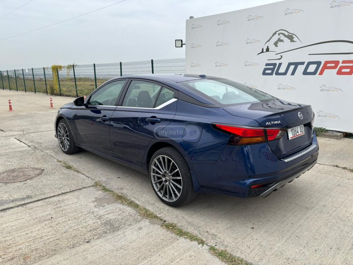 Nissan Altima - фото 6
