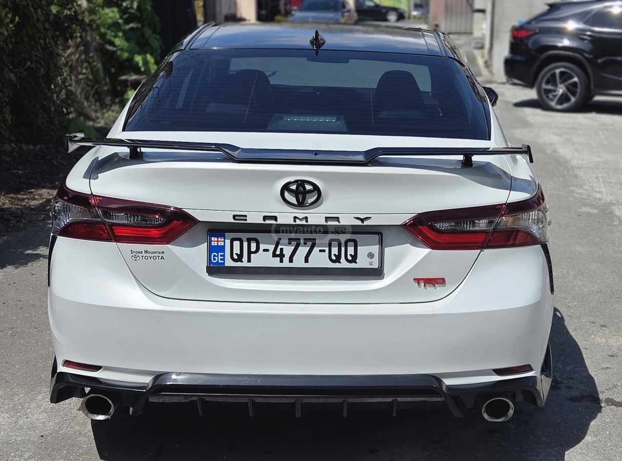 Toyota Camry - фото 4