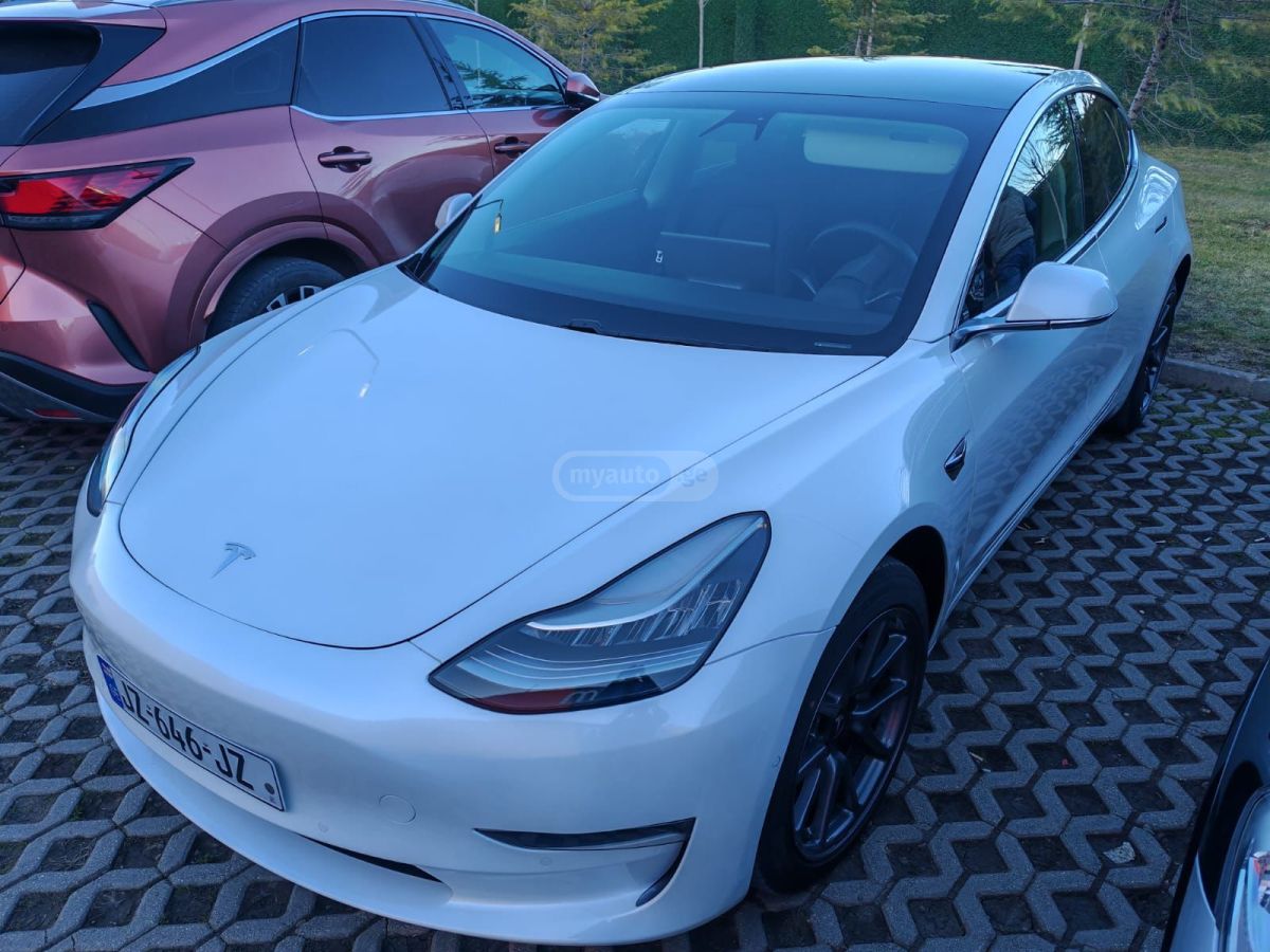 Tesla Model 3 - фото 1