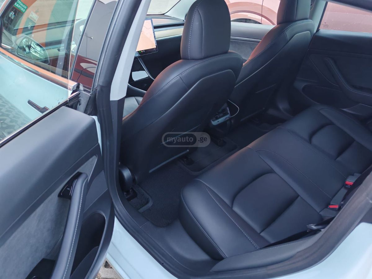 Tesla Model 3 - фото 10