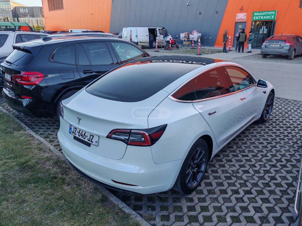 Tesla Model 3 - фото 2