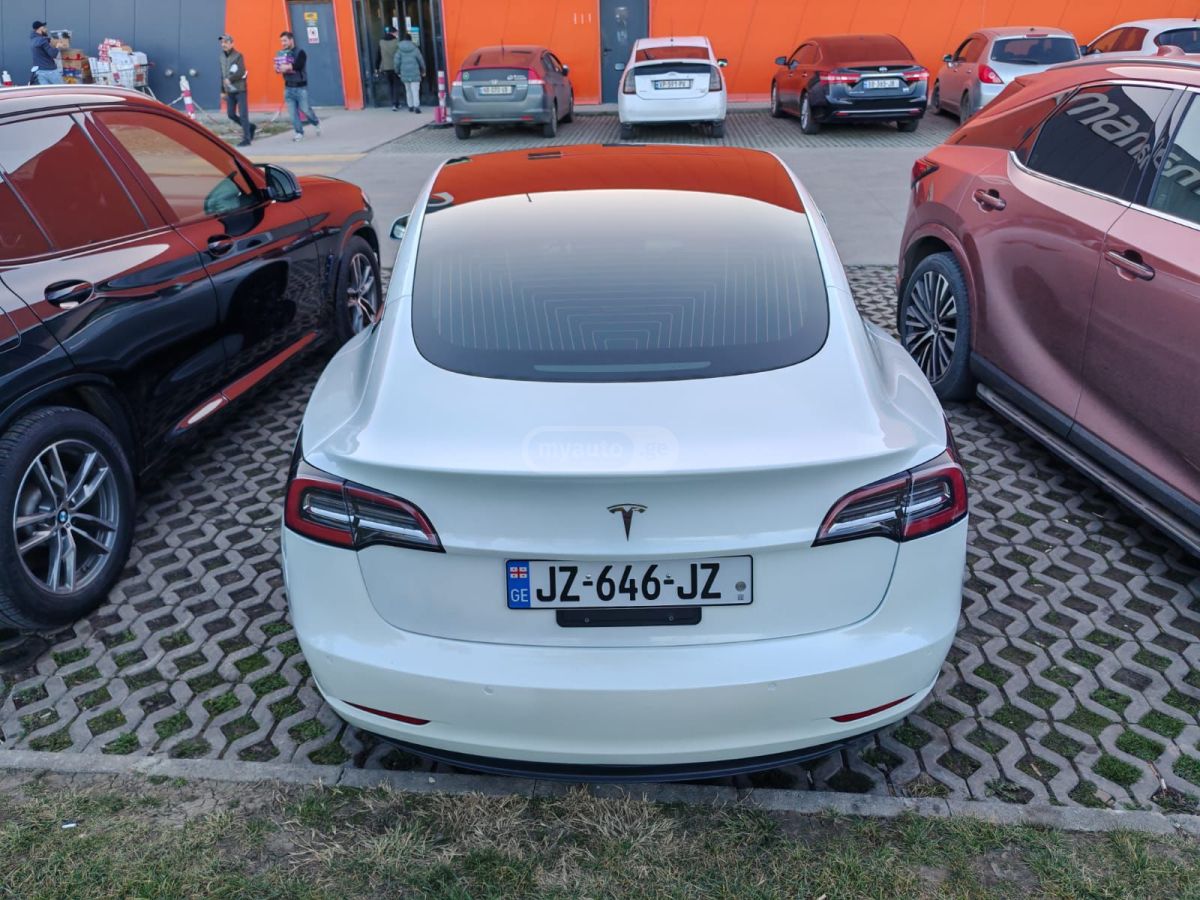 Tesla Model 3 - фото 3
