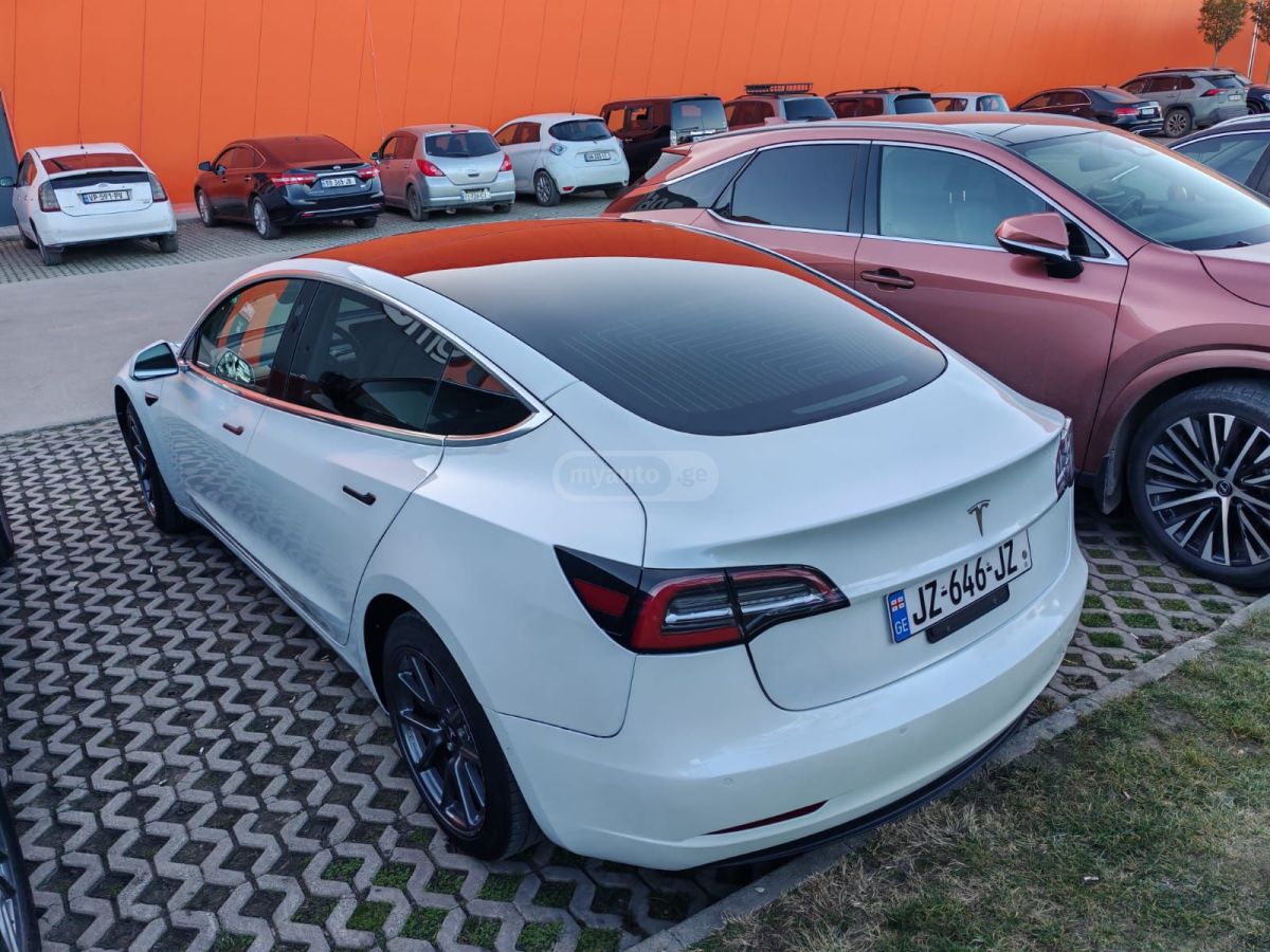 Tesla Model 3 - фото 7