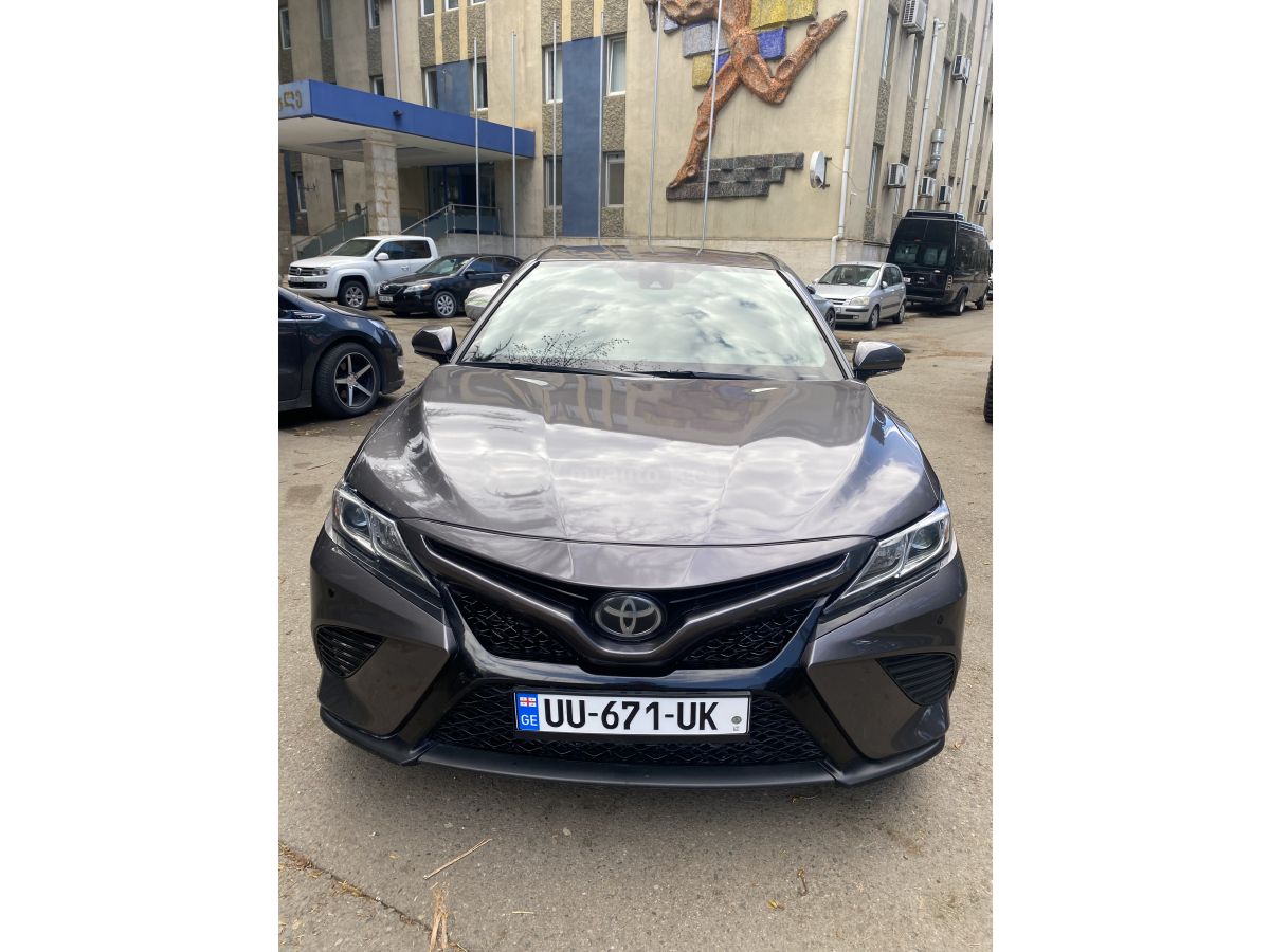 Toyota Camry - фото 2