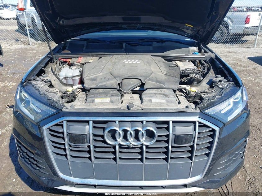Audi Q7 - фото 10