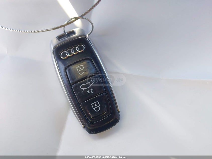 Audi Q7 - фото 11