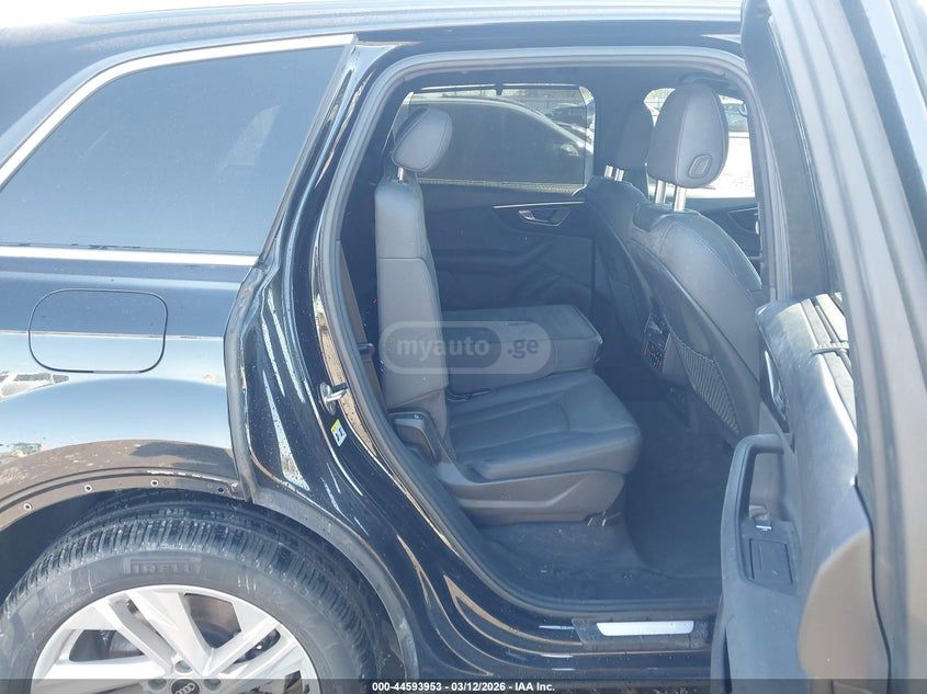 Audi Q7 - фото 8