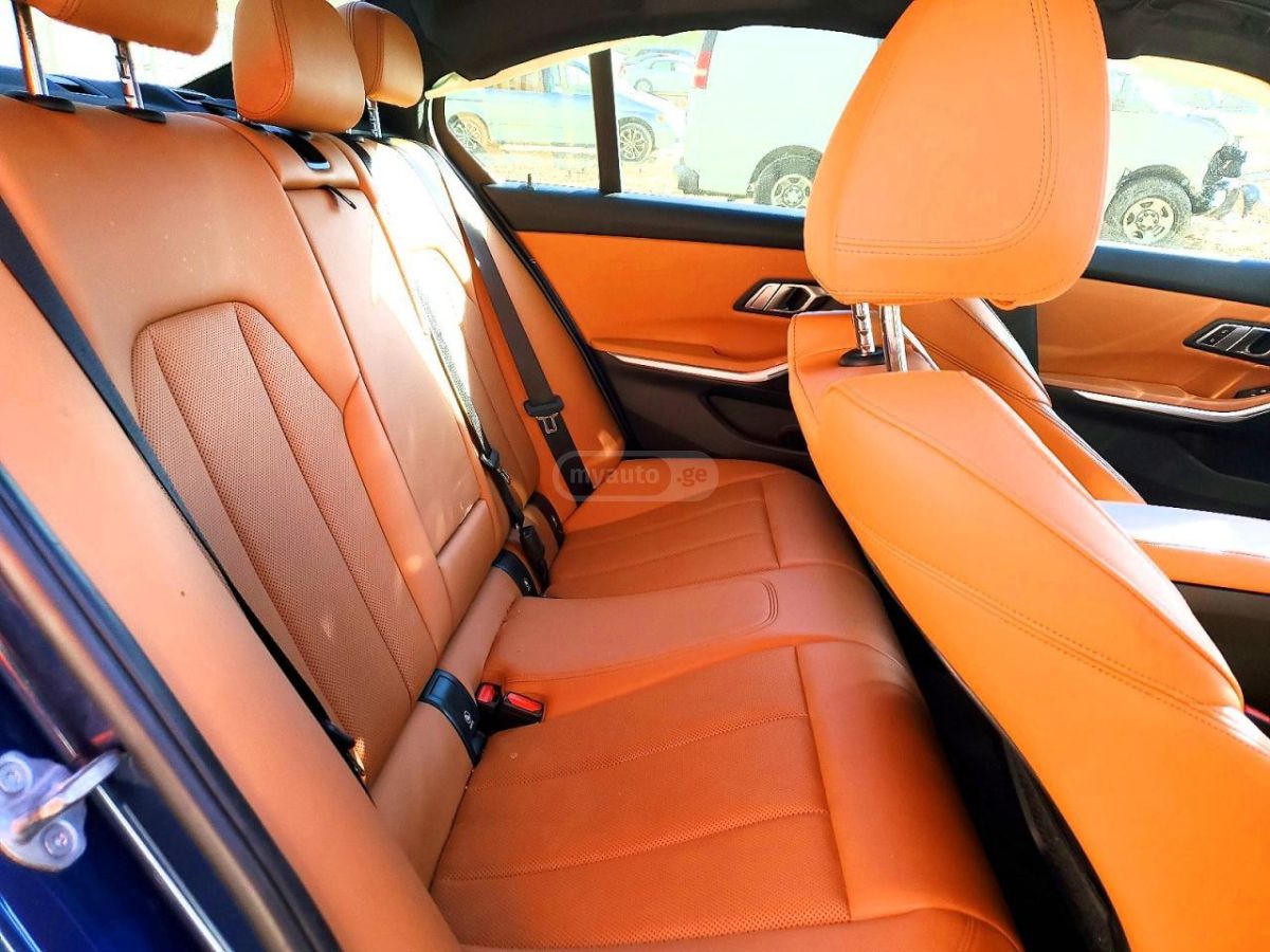 BMW Base 4dr Rear-Wheel Drive Seda — миниатюра 10