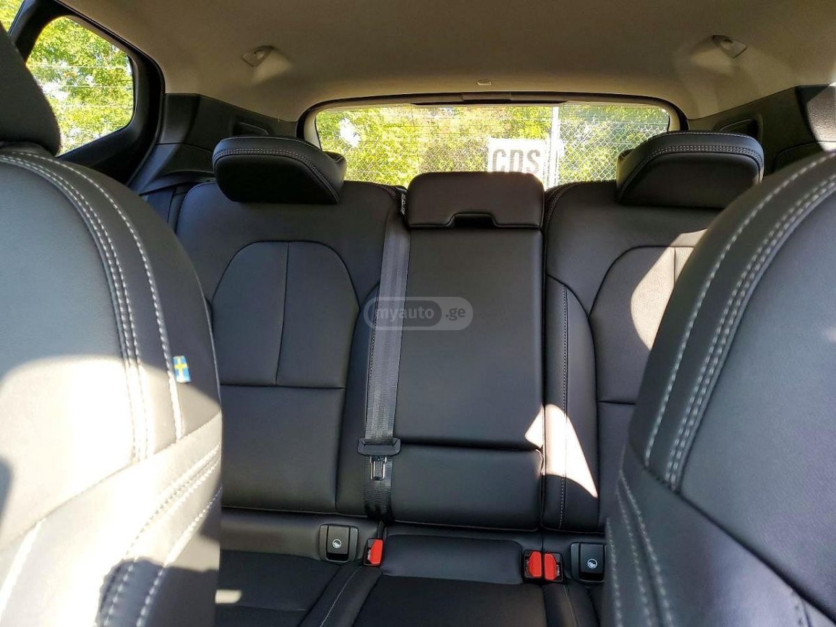 Volvo XC 40 2024 — миниатюра 9