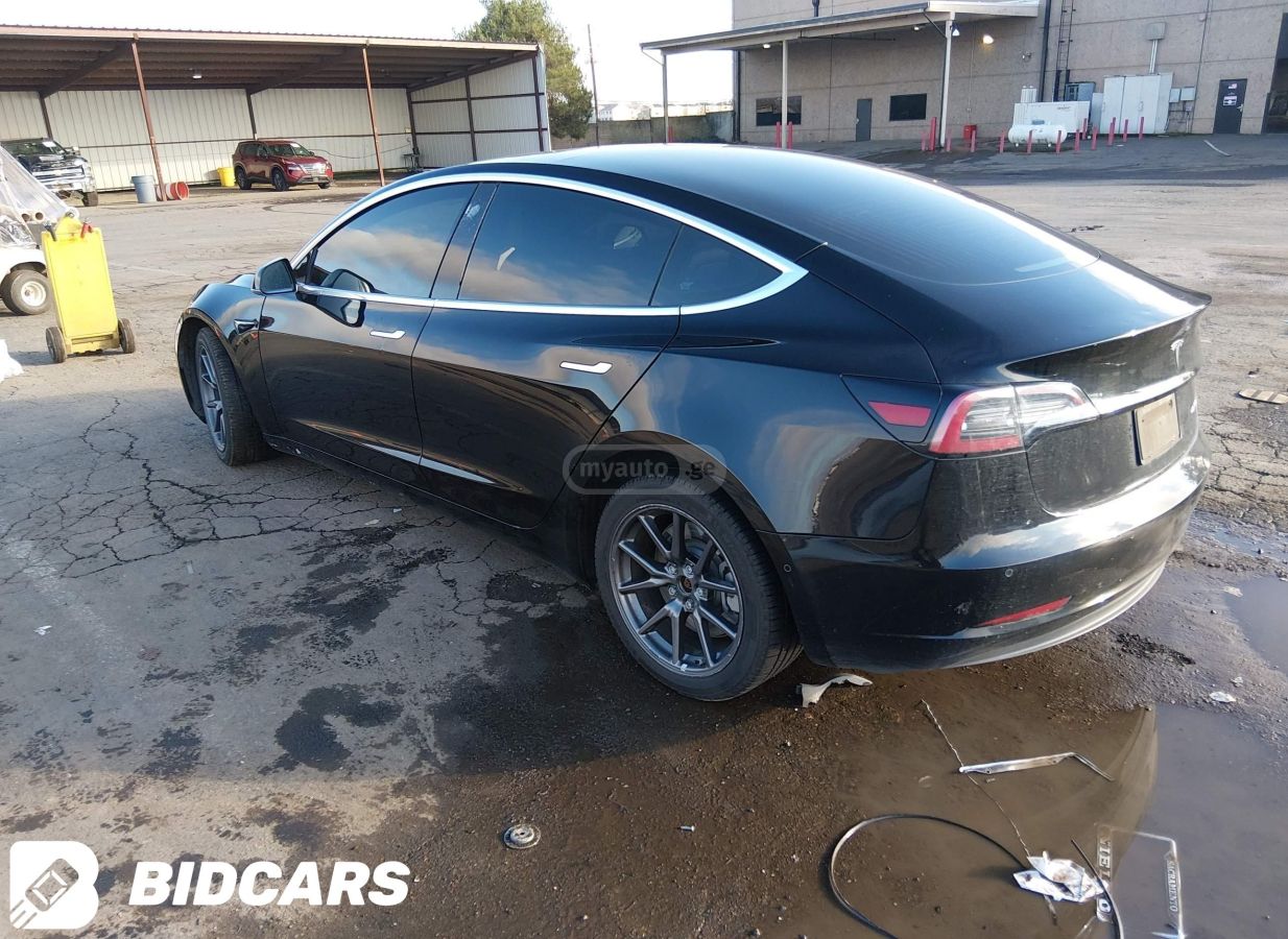 Tesla Model 3 - фото 3