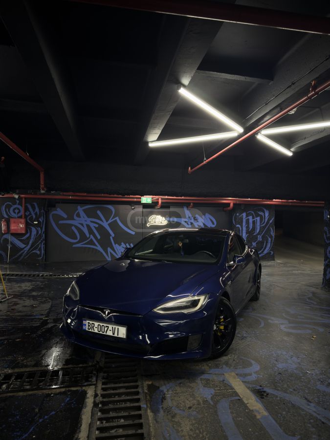 Tesla Model S - фото 1