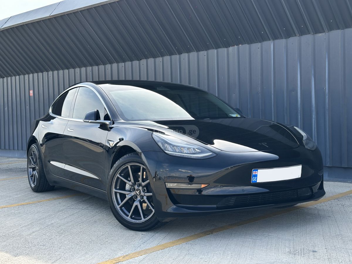 Tesla Model 3 - фото 1