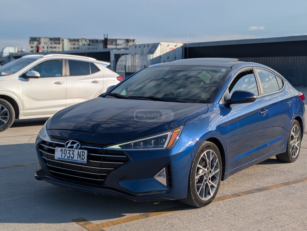 Hyundai Elantra - фото 1