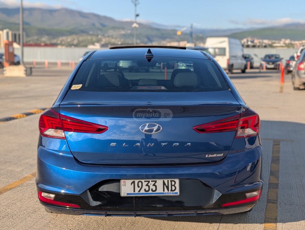 Hyundai Elantra - фото 2
