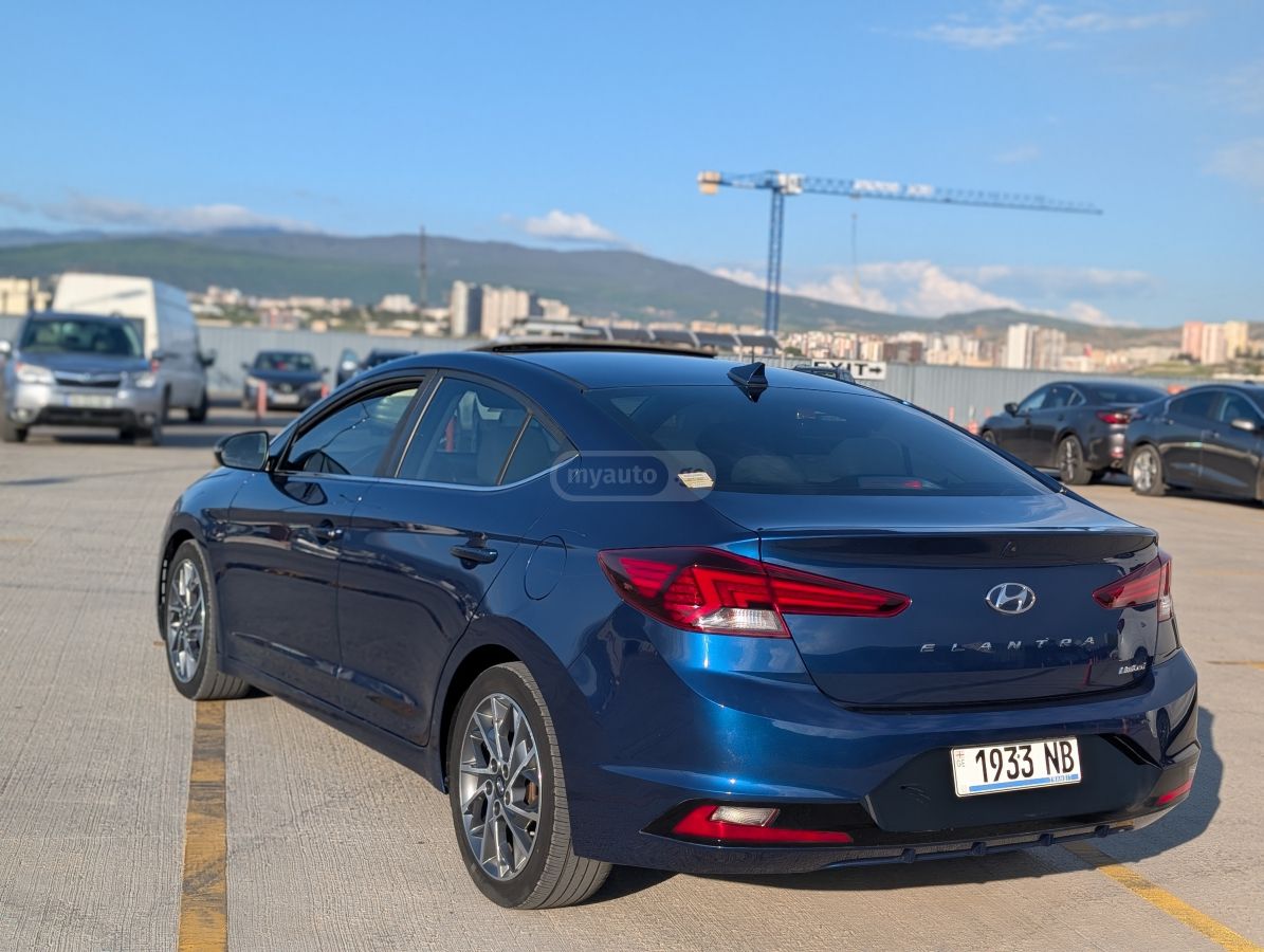 Hyundai Elantra - фото 3