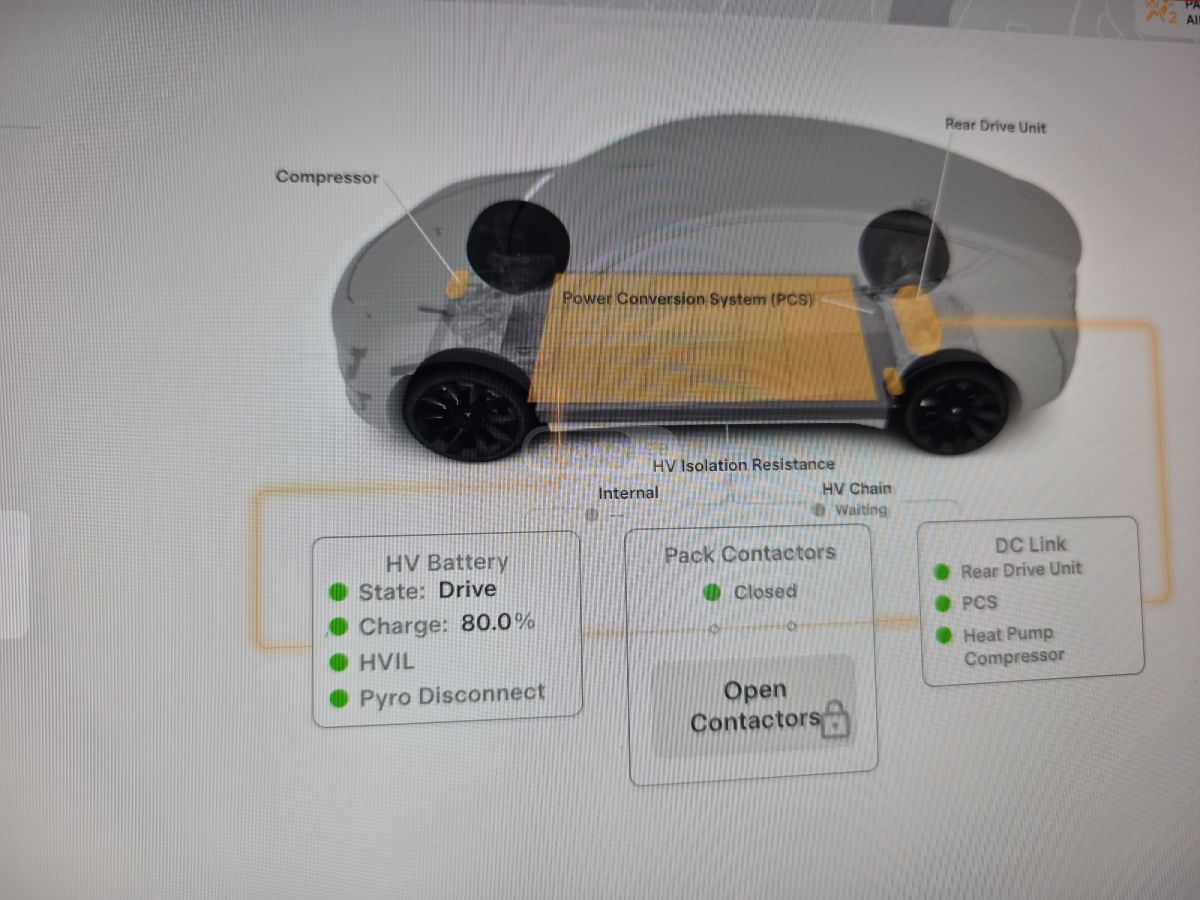 Tesla Model Y - фото 11