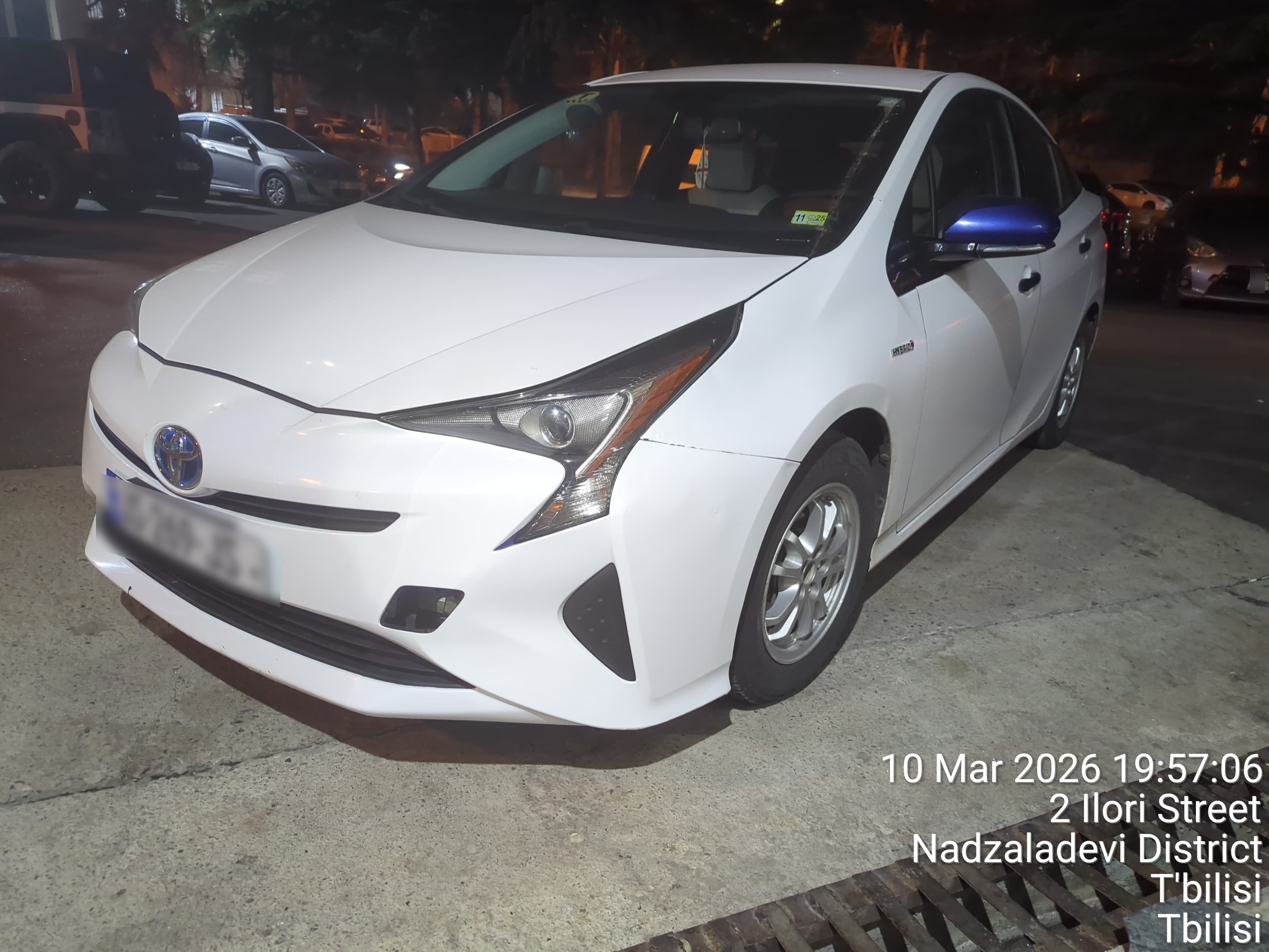 Toyota Prius - фото 1