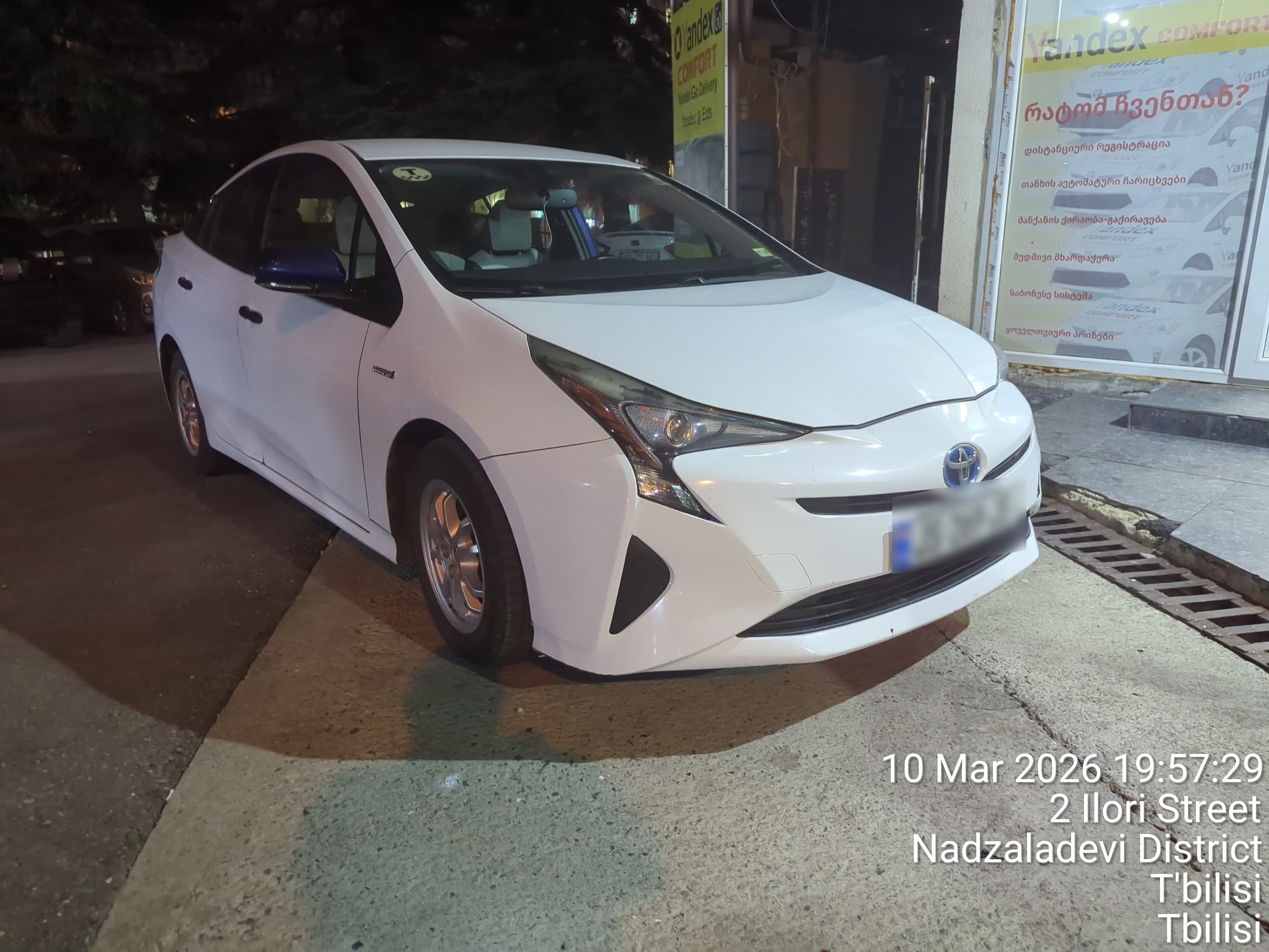 Toyota Prius - фото 2