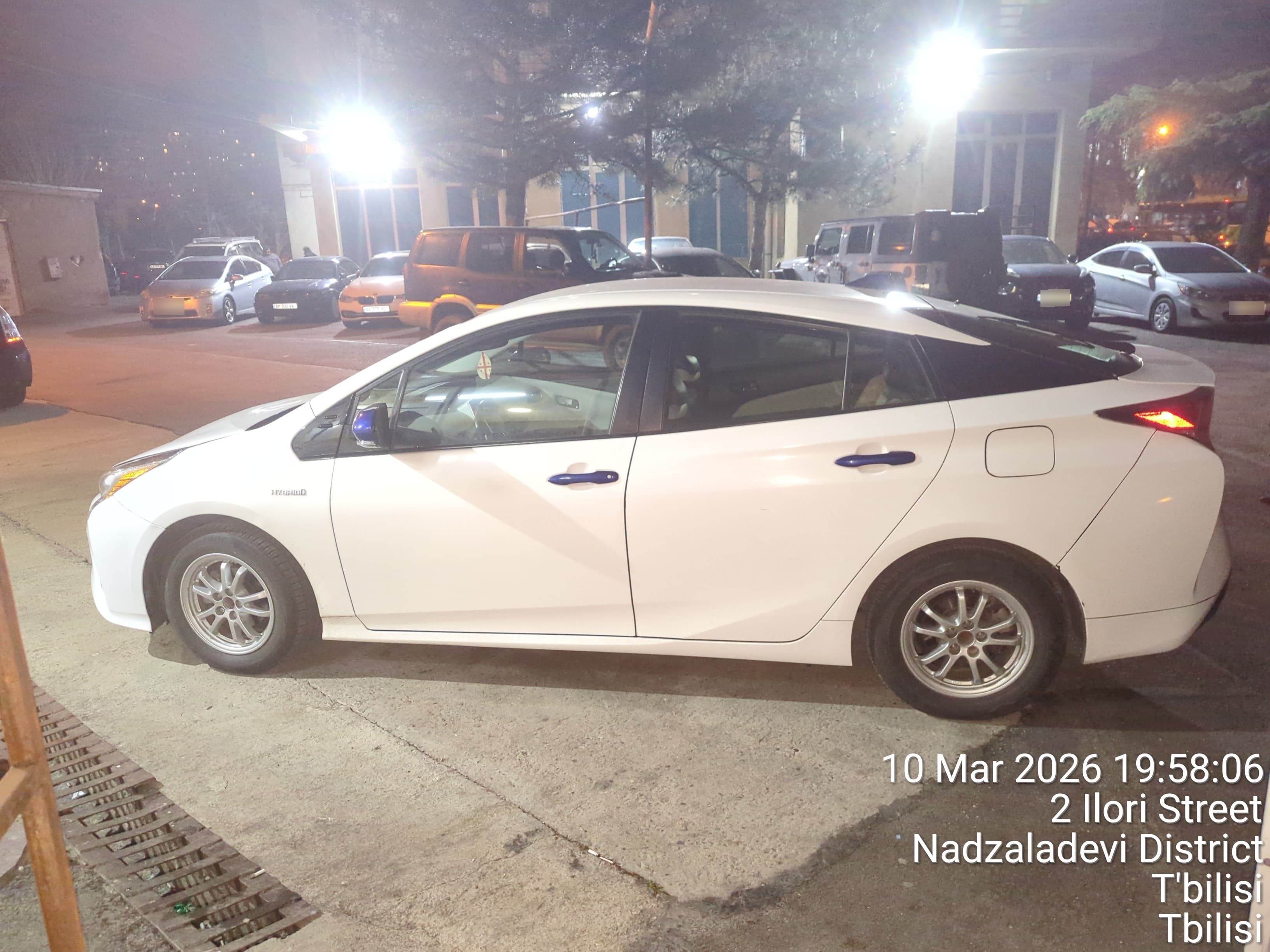 Toyota Prius - фото 4