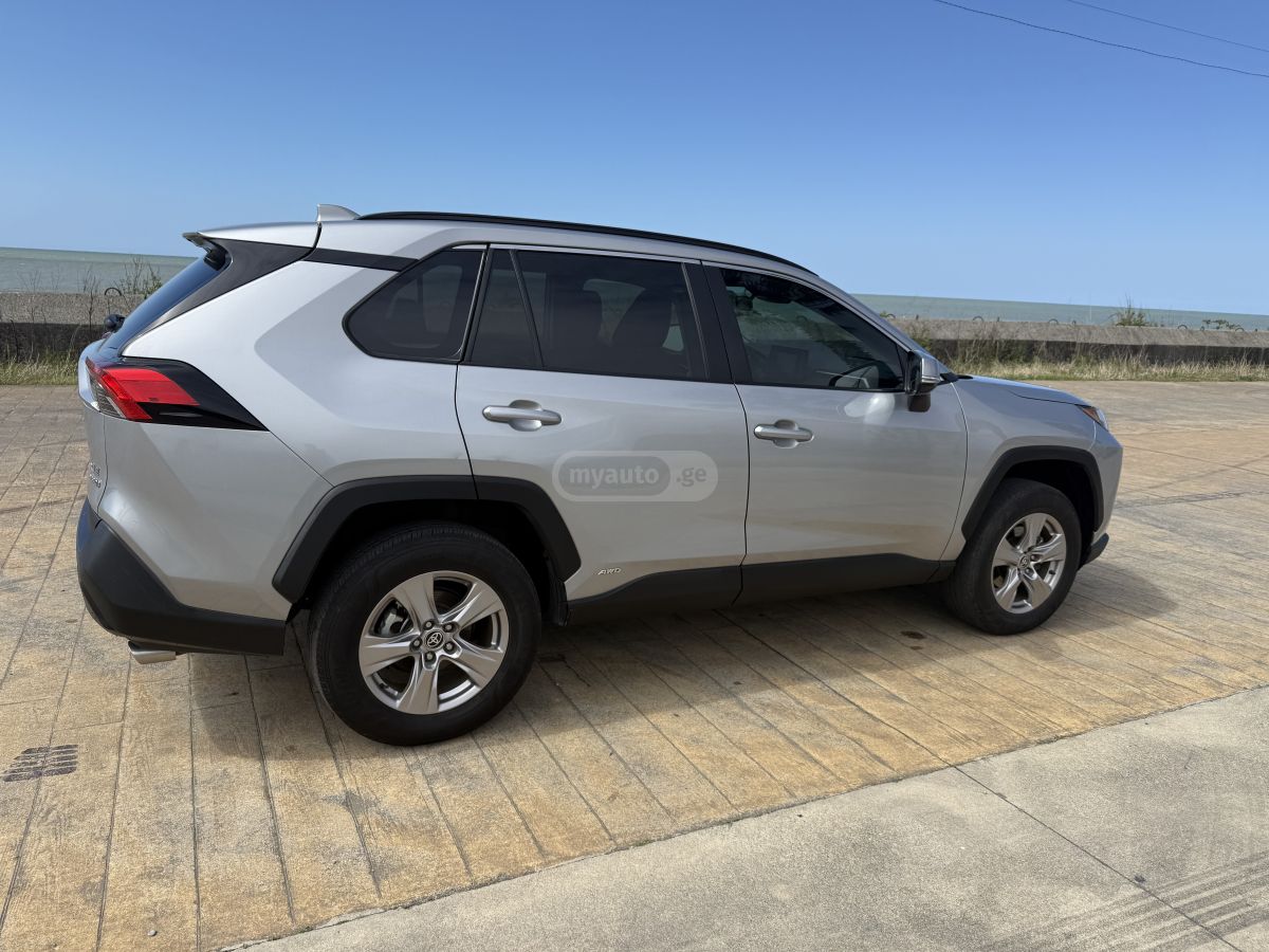 Toyota Rav 4 - фото 4