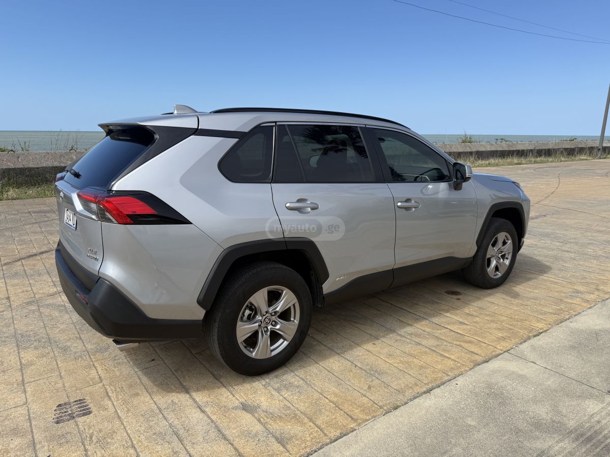 Toyota Rav 4 - фото 7