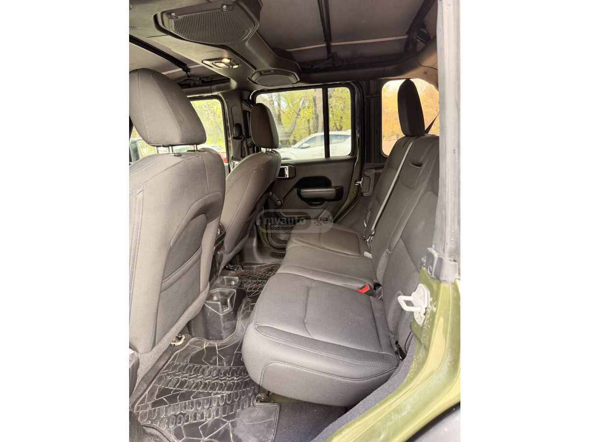 Jeep Wrangler - фото 8