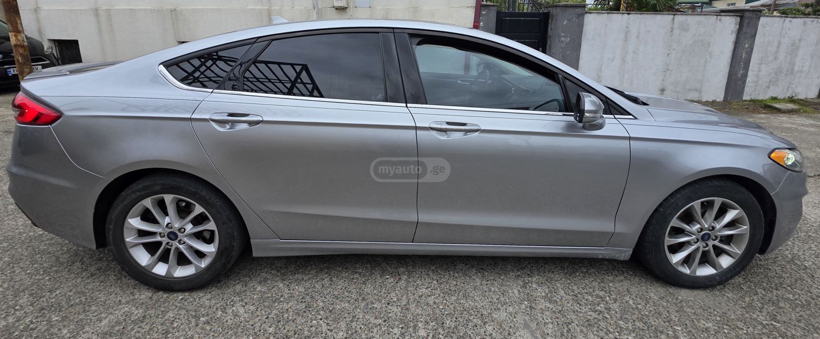 Ford Fusion - фото 3
