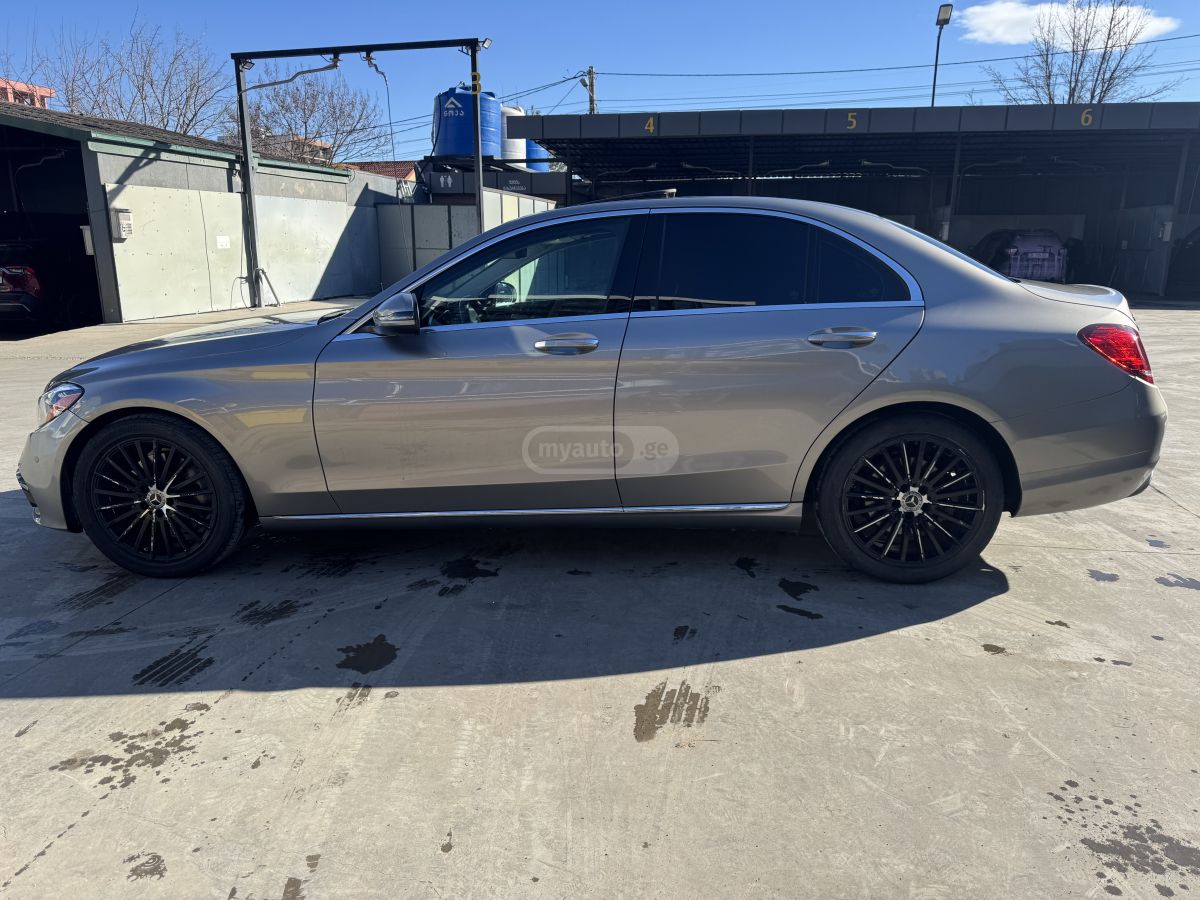 Mercedes-Benz C 300 - фото 7