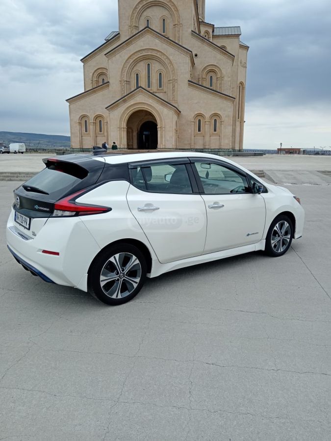 Nissan Leaf - фото 2