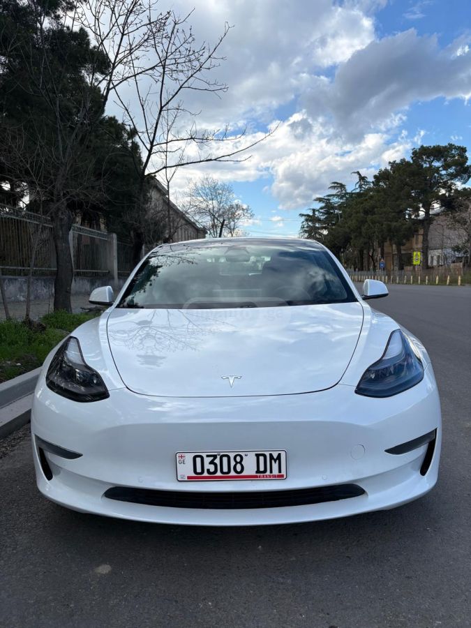 Tesla Model 3 - фото 1