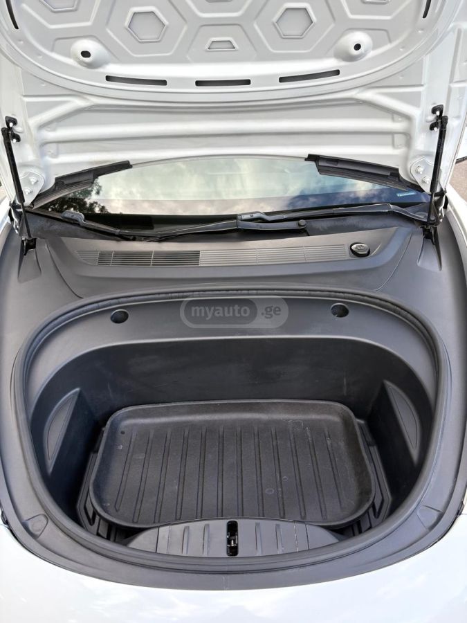 Tesla Model 3 - фото 10