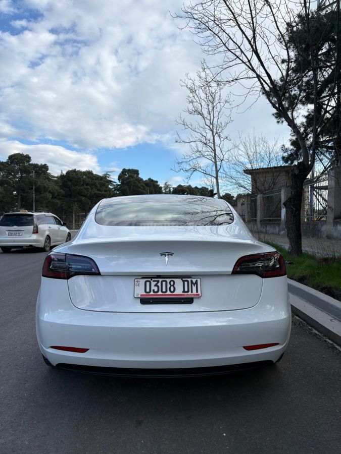 Tesla Model 3 - фото 2