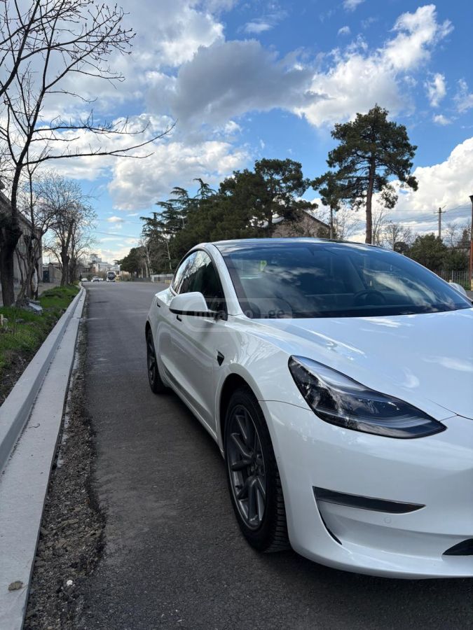 Tesla Model 3 - фото 4