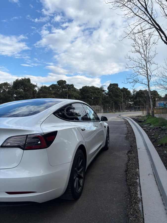 Tesla Model 3 - фото 6