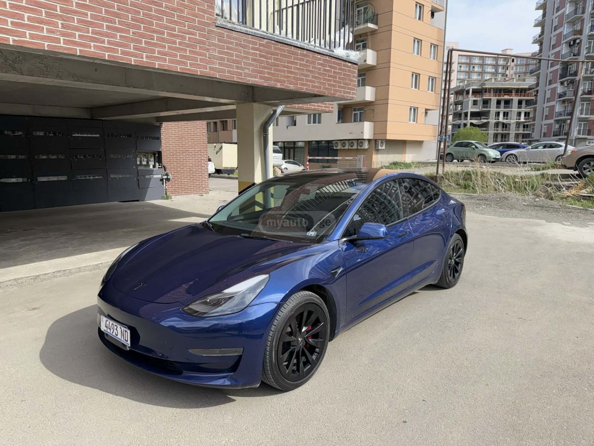 Tesla Model 3 - фото 1