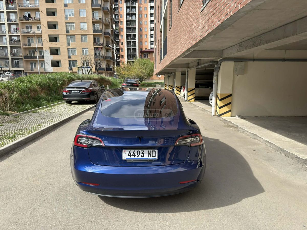 Tesla Model 3 - фото 2