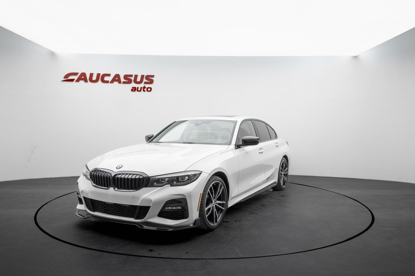 BMW 330 - фото 1