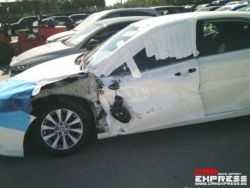 Toyota Camry - фото 2