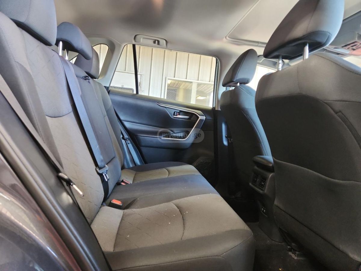 Toyota Rav 4 - фото 4