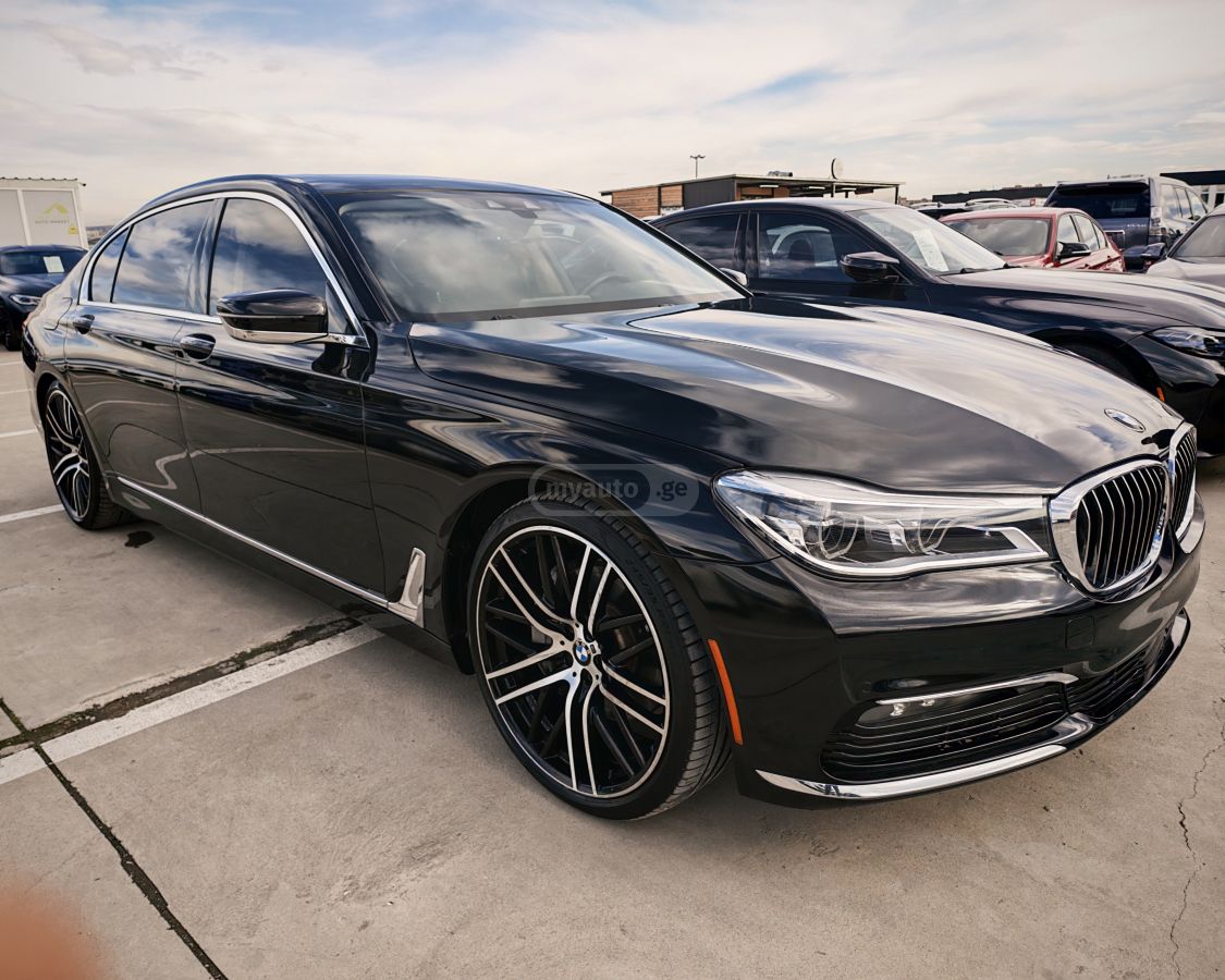 BMW 740 - фото 1