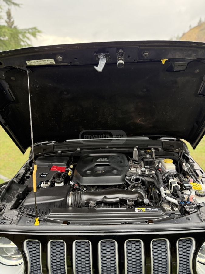 Jeep Wrangler - фото 12