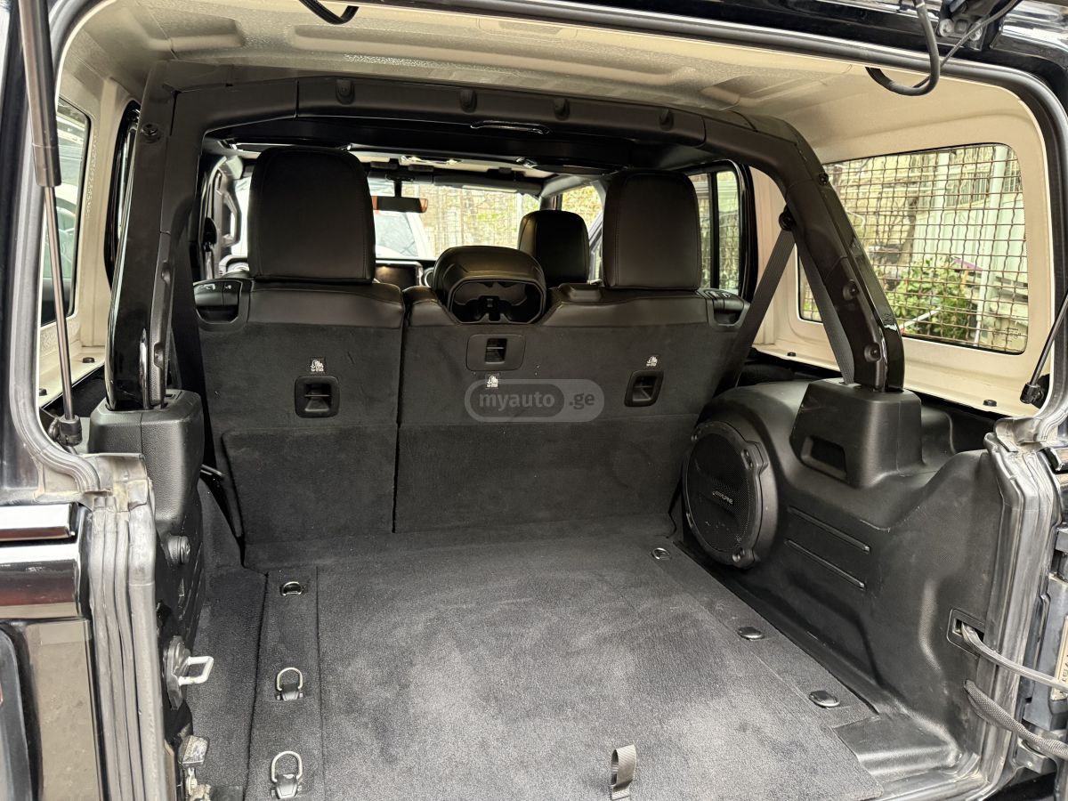 Jeep Wrangler - фото 14