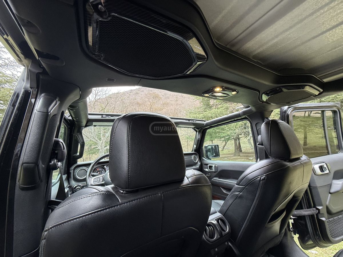 Jeep Wrangler - фото 15