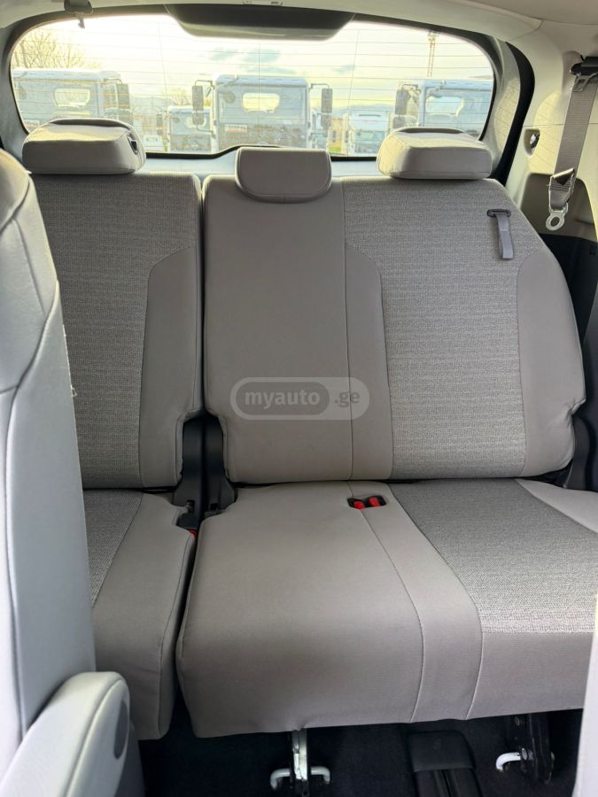 Toyota Sienna - фото 10