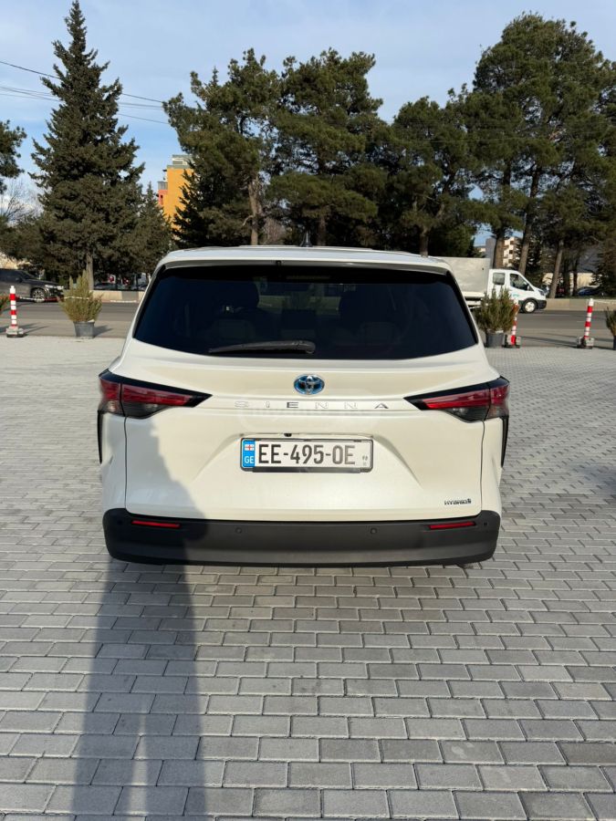 Toyota Sienna - фото 3