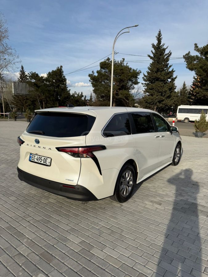 Toyota Sienna - фото 4