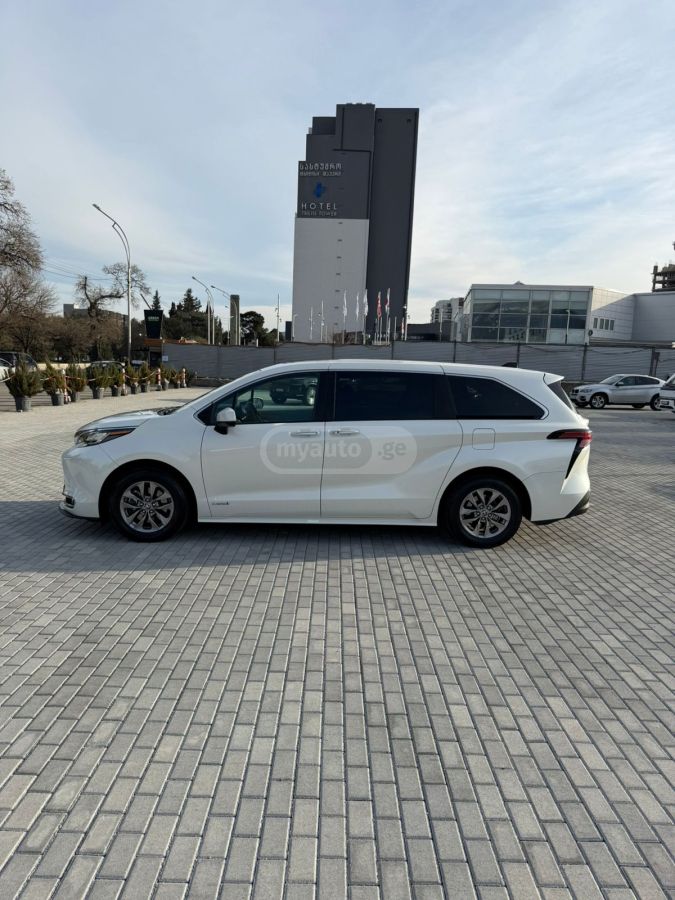 Toyota Sienna - фото 5