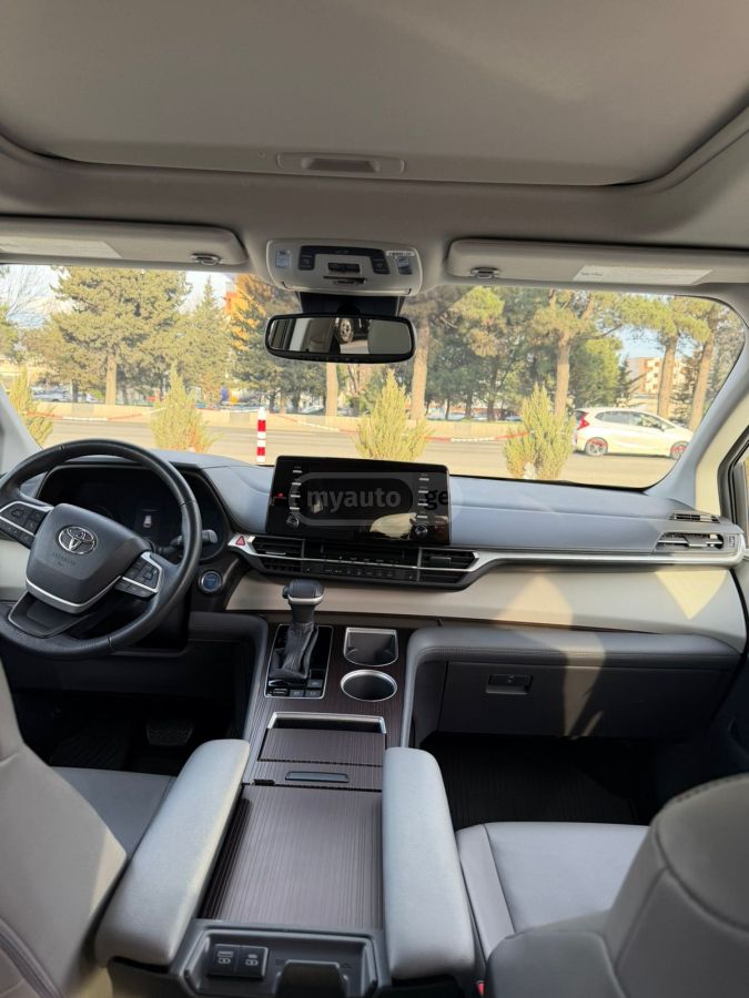 Toyota Sienna - фото 8