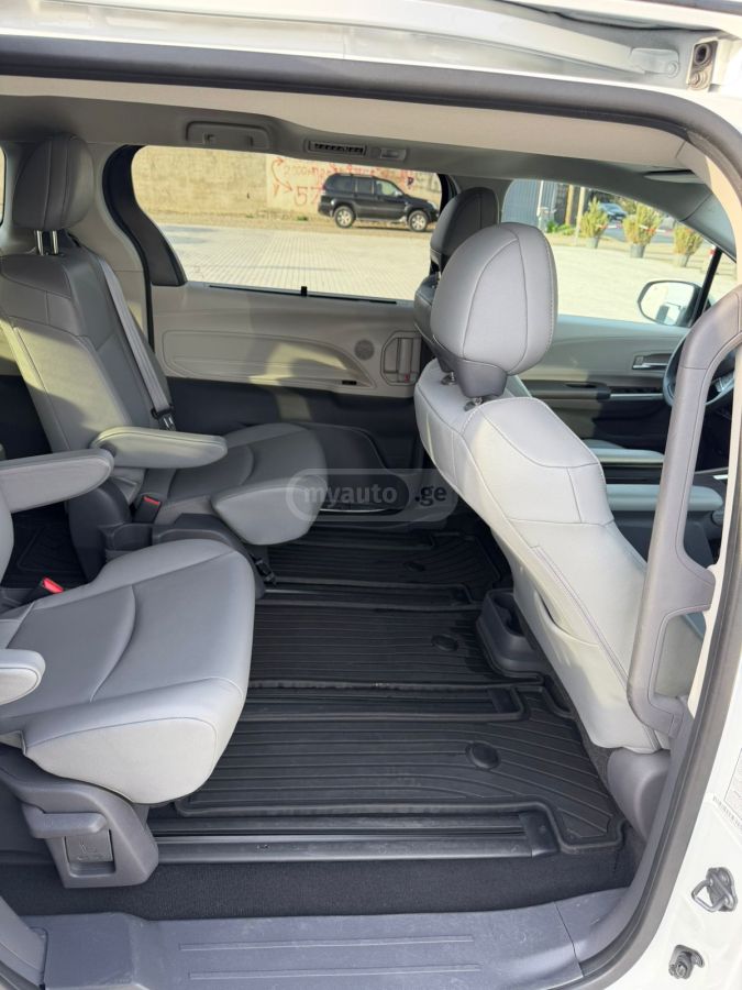 Toyota Sienna - фото 9
