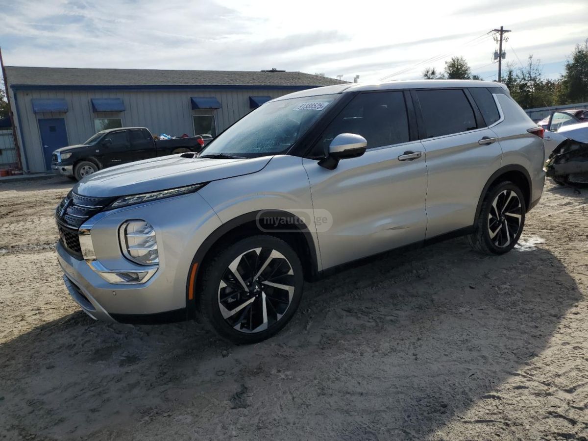 Mitsubishi Outlander - фото 1